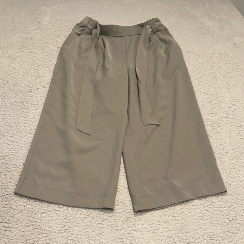 Lululemon Noir Crop Grey Sage size 10